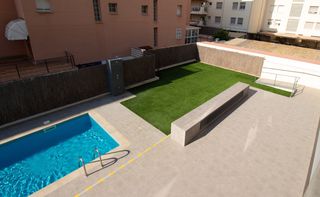 Pis  Carrer del besòs. Pis de 3 habitacions amb piscina i pàrquing a tocar de la platja