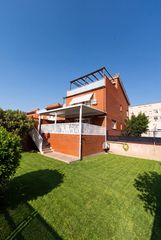 Semi detached house in Torrefarrera. Casa adossada a tres vents totalment reformada amb jardí a torre