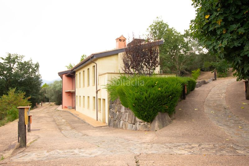 Foto ba031b54-7694-48fb-a3fd-4bf3dc21a8b4. Masia amb aparcament a Mieres