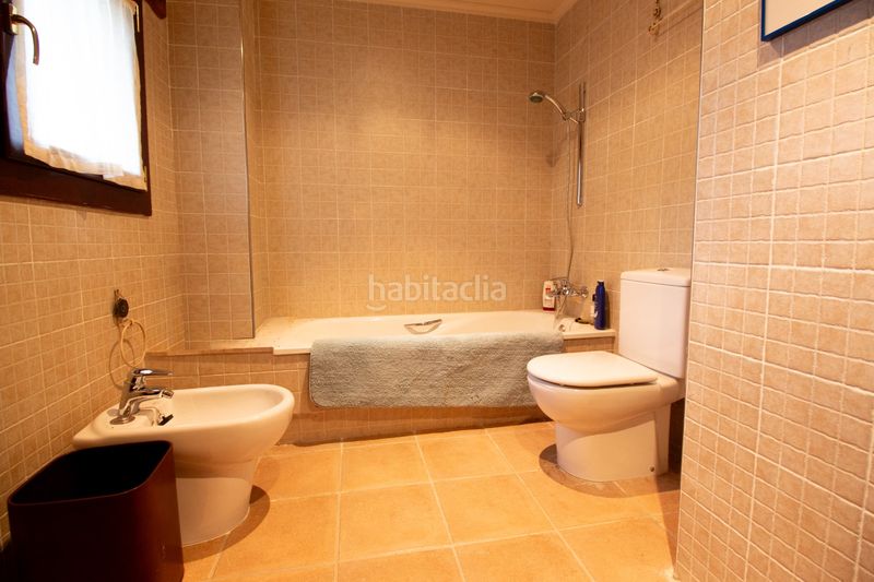 Foto cb531f3b-073b-4403-8cb8-2fbd65c372d0. Masia amb aparcament a Mieres