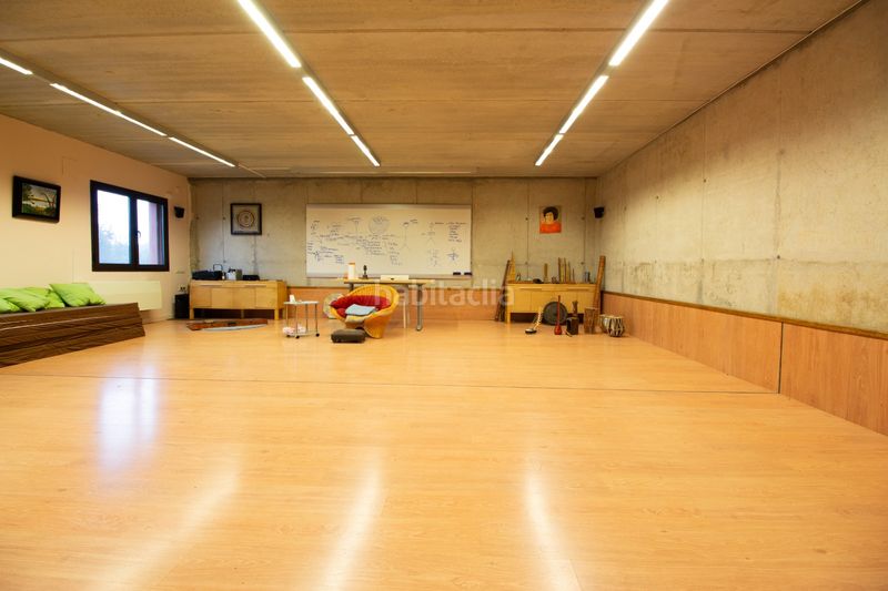 Foto d7beb64a-1cf6-44bf-a696-9c4f8ec5cc56. Masia amb aparcament a Mieres