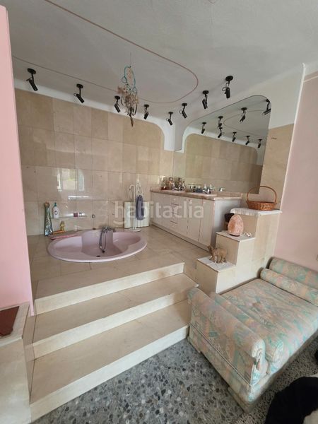 Foto 05536878-5d13-4e08-84e3-44825f1d87a6. Casa amb xemeneia calefacció aparcament piscina a Igualada