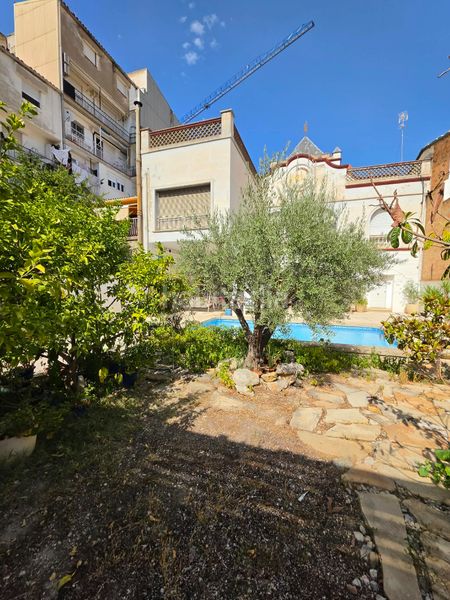 Foto 40de8134-1ec5-48ee-bc26-008df054401a. Casa amb xemeneia calefacció aparcament piscina a Igualada