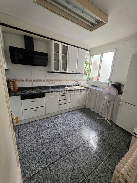 Foto f5bda48d-239a-41c4-8034-14b65eff86fc. Casa amb xemeneia calefacció aparcament piscina a Igualada