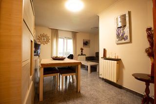 Appartement  Passatge cornet. Pis pràctic amb 2 habitacions, pati interior, terrassa i traster
