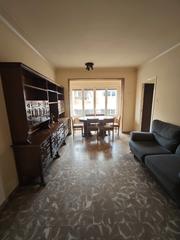 Pis  Carrer de martí i julià. Pis lluminós i amb molt potencial a tocar del centre de manresa