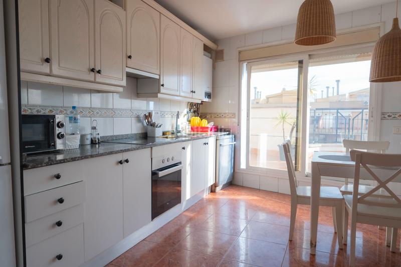 Foto 9f814df4-3fab-4cf0-8cf5-7ea5abb015f8. Àtic amb calefacció a Riu Nord Santa Coloma de Gramenet