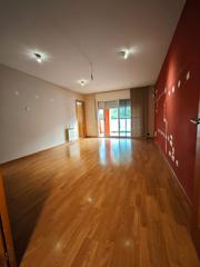 Erdgeschoss  Carrer comte borrell ii. Pis amb gran pati privat, terrassa i pàrquing al centre de la po