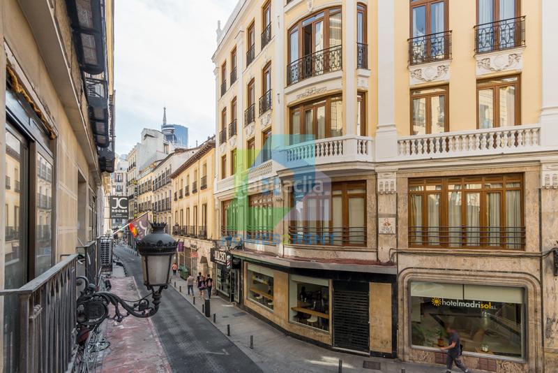 Foto c985c483-ac1c-4af5-989b-6d6687b8c1ed. Rent flat in calle de la cruz 10 in Sol Madrid