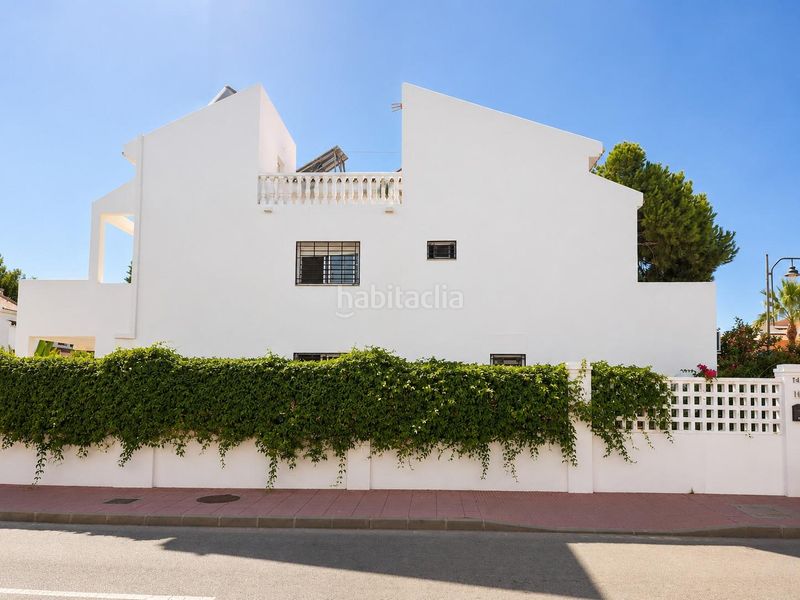 Foto 43b21653-37c6-4071-a05a-48bb4886ac33. Casa adossada amb aparcament piscina a Guadalmar Málaga