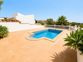 Chalet en El Castillo. Villa independiente con piscina privada en la duquesa!