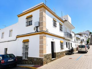 Haus in Algar. Casa en esquina con azotea privada en algar  sierra de cádiz