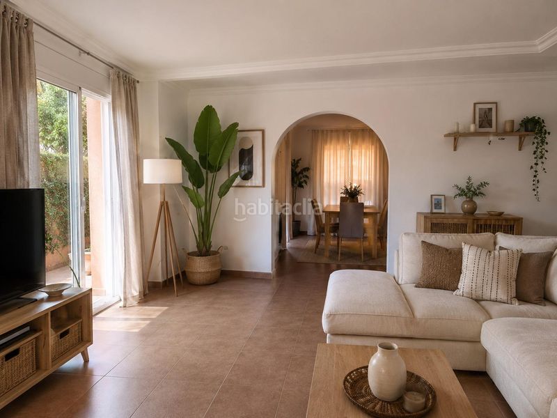 Foto cdf22834-69fb-4d23-9452-89d80e1bc8bb. Casa amb aparcament piscina a Los Llanos Estepona