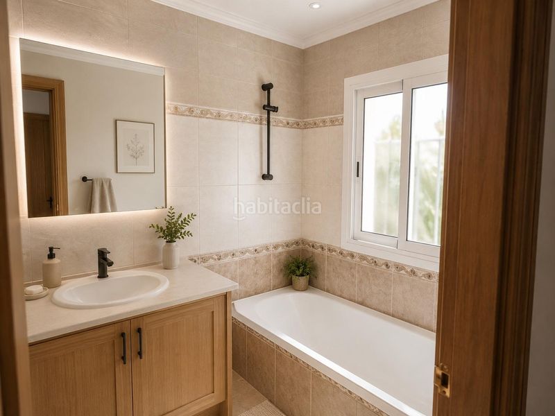Foto eeaba873-5fb9-406a-ba85-51912c6e03af. Casa amb aparcament piscina a Los Llanos Estepona