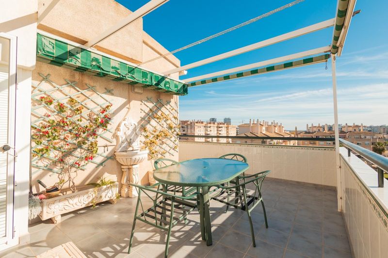 Foto b158fff9-9a6f-4fef-9f90-b7060c9e6581. Dachwohnung mit parking pool in Puerta Blanca Málaga