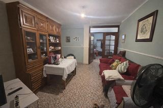 Apartament a Barrio de Ciudad Jardín. Oportunidad con muchísimo potencial!