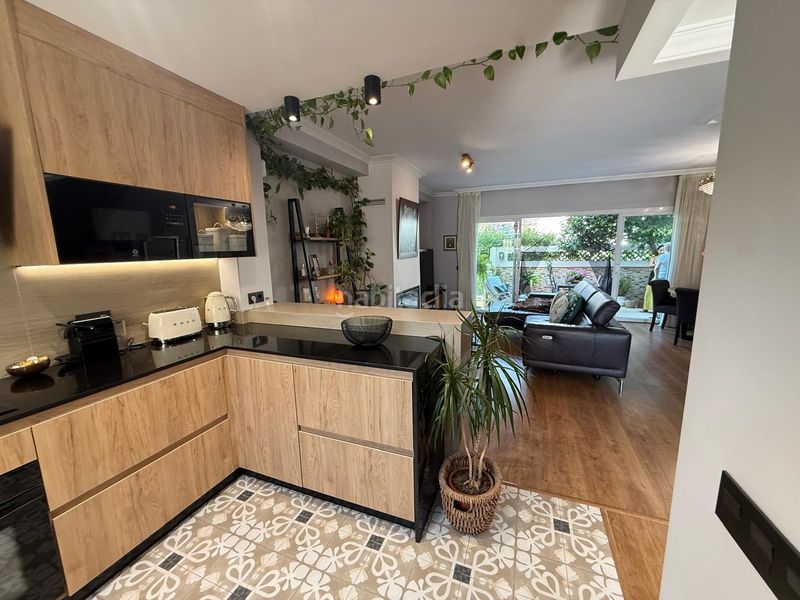 Foto 5e8510dc-c8bc-40a7-ac51-f63d6b33a89b. Casa adossada amb aparcament piscina a Valdeolletas - Las Cancelas - Xarblanca Marbella