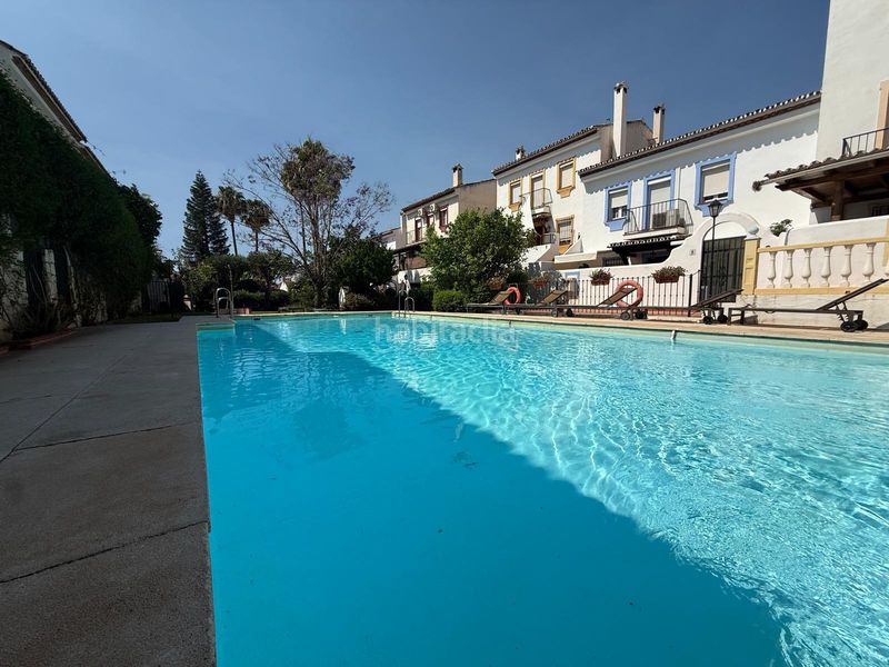 Foto e9c40bc1-76da-45e7-bdb0-530acef624b6. Casa adossada amb aparcament piscina a Valdeolletas - Las Cancelas - Xarblanca Marbella