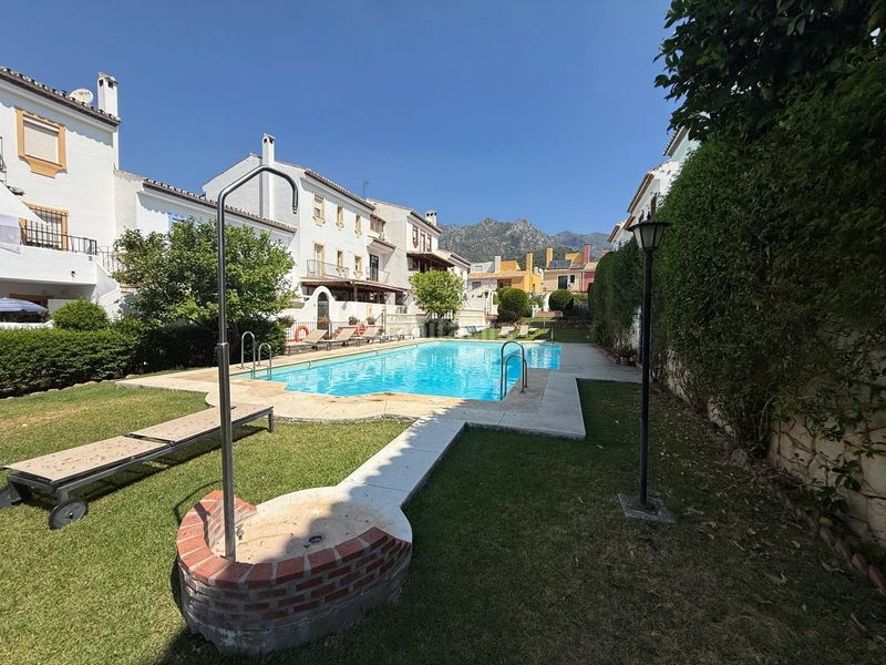 Foto f2711b0d-1d1c-485b-adf3-37adcb79990c. Casa adossada amb aparcament piscina a Valdeolletas - Las Cancelas - Xarblanca Marbella