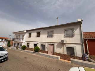 Casa aparellada  Calle alamos. Chalet adosado en venta en venta de los santos, montizón, jaén