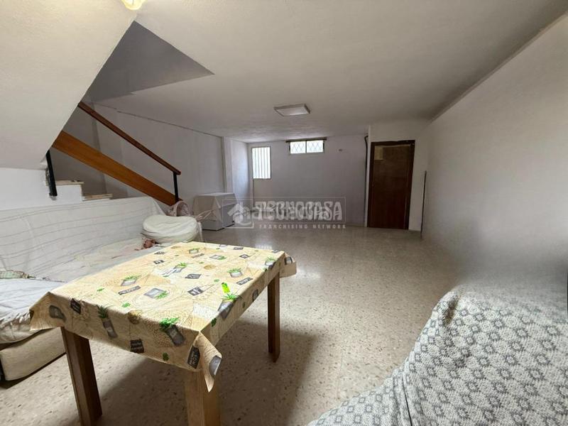 Foto 5e61238d-a1cc-45c2-b68b-01e5a546f8d3. Casa aparellada a Martos