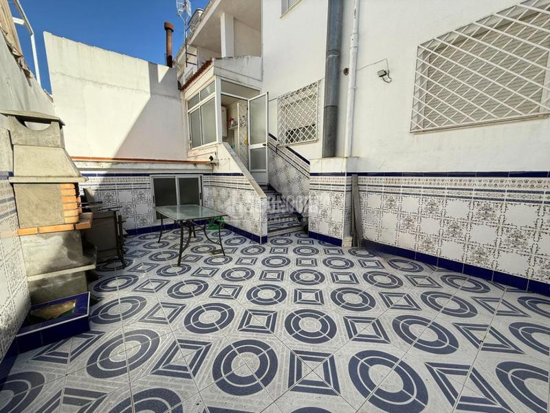 Foto 7503c141-aff0-47b4-bbf2-4fb3e4b04f43. Casa aparellada a Martos