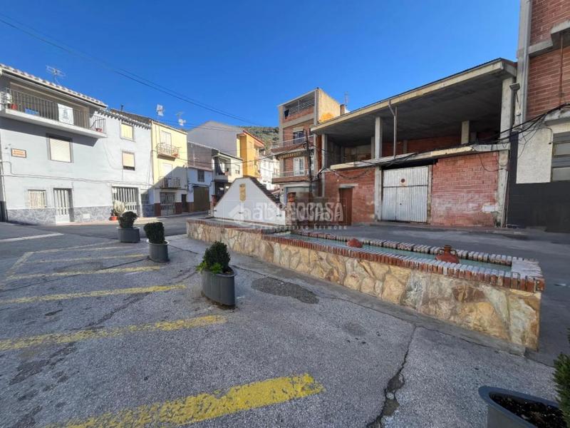 Foto 2a09a2ac-9729-4356-866f-02f57ad63774. Casa aparellada a Fuensanta de Martos