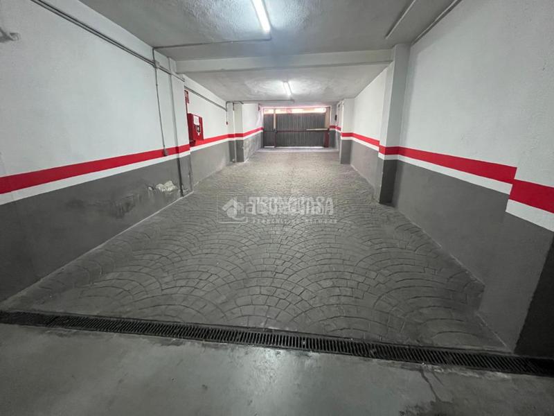 Foto 4eaf9f80-ff2a-4aef-ab26-c4a7f9cd121c. Autoparkplatz in Torredonjimeno