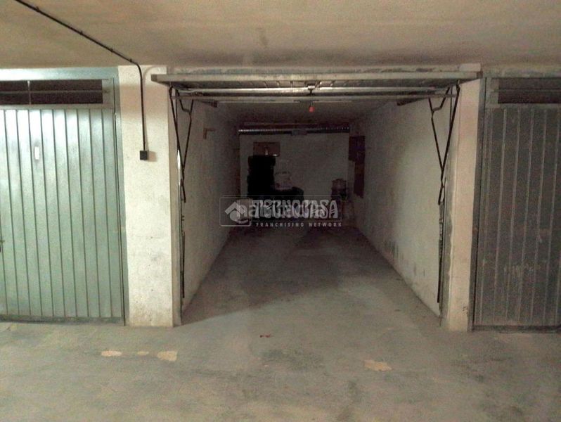 Foto 5787ea71-4e50-4c00-bd3b-e2ef9624bb41. Aparcament cotxe a Martos