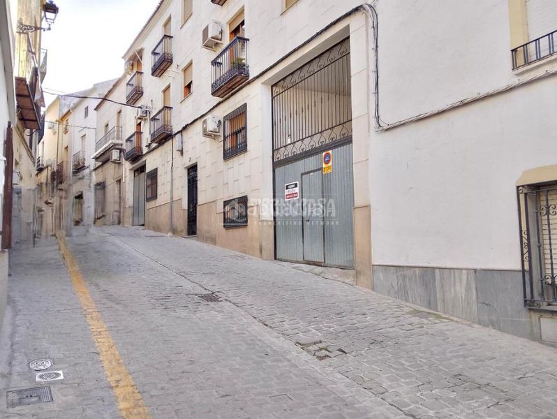 Foto 63b2736b-51c3-4418-87a4-bed665063440. Aparcament cotxe a Martos