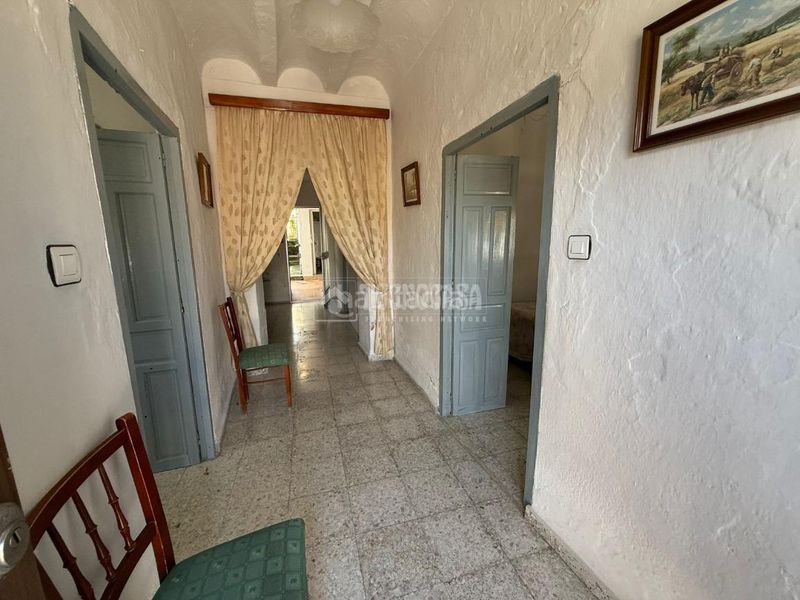 Foto 093f4e47-8ec3-422f-b1dd-edec0d37fde3. Casa aparellada a Martos