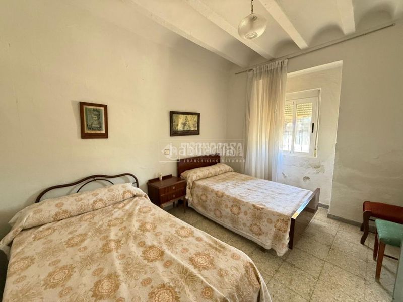 Foto 0d007d14-2a7d-4e62-b4c9-cbfd86273ae3. Casa aparellada a Martos