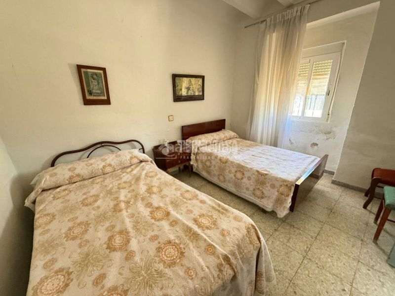 Foto 4be7ae83-506b-4c37-b46b-706498a454d2. Casa aparellada a Martos