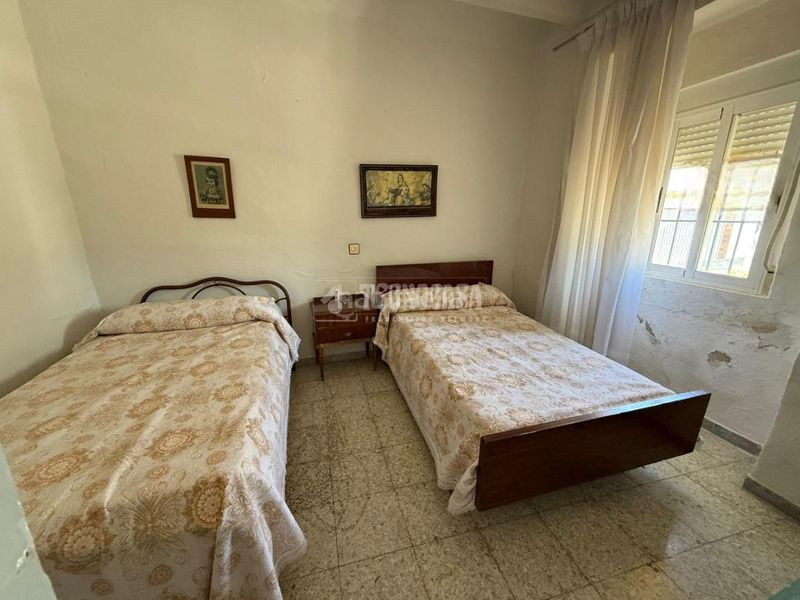 Foto 9c81f1cd-30c8-45bd-bdf5-6cf3a49ee688. Casa aparellada a Martos