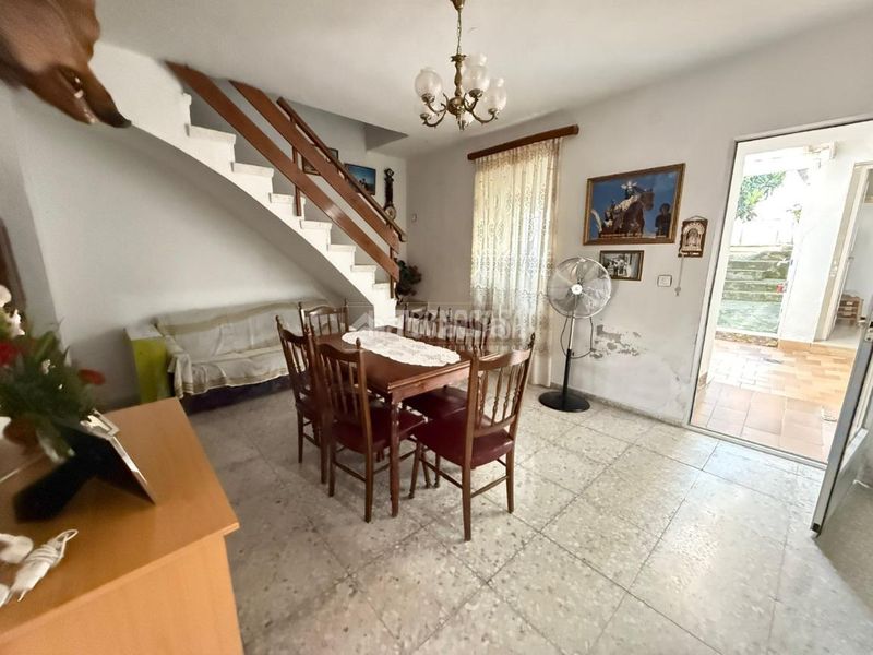 Foto d3f74487-c722-485c-b6cd-4ea455cf0dd8. Casa aparellada a Martos