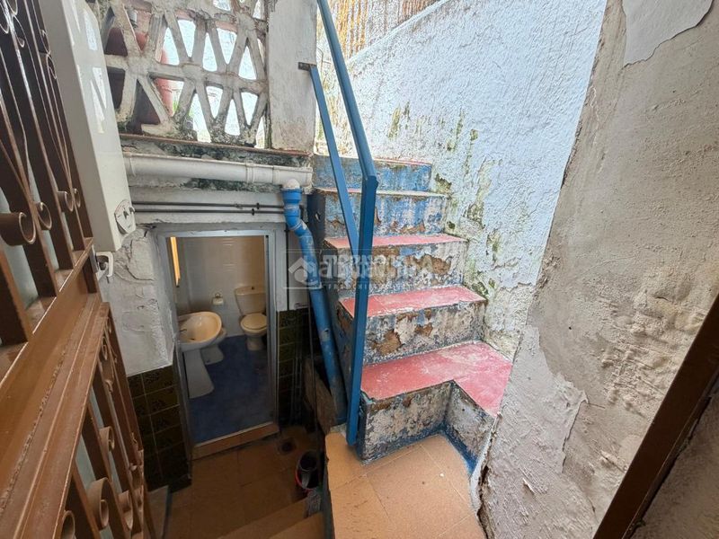 Foto b41bf81b-8e3d-45db-af25-c312b78f9955. Casa aparellada a Martos