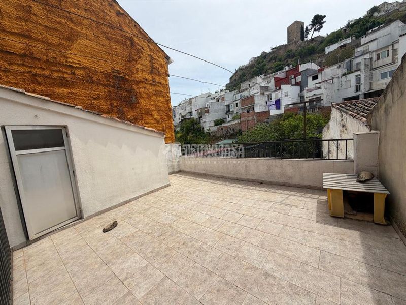 Foto b4a30b54-16de-4f84-9f19-9ce350139de3. Casa aparellada a Martos