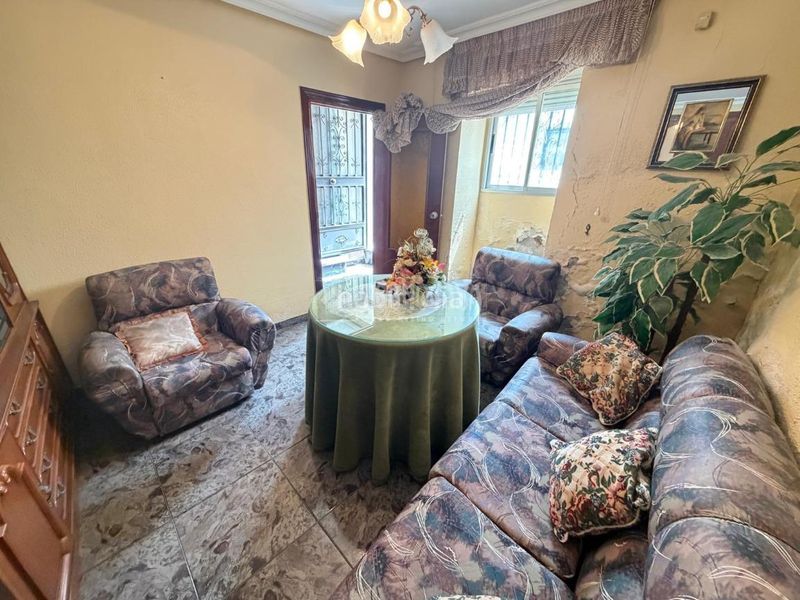 Foto b951e547-923a-4eb6-84bb-2d0c267acb17. Casa aparellada a Martos