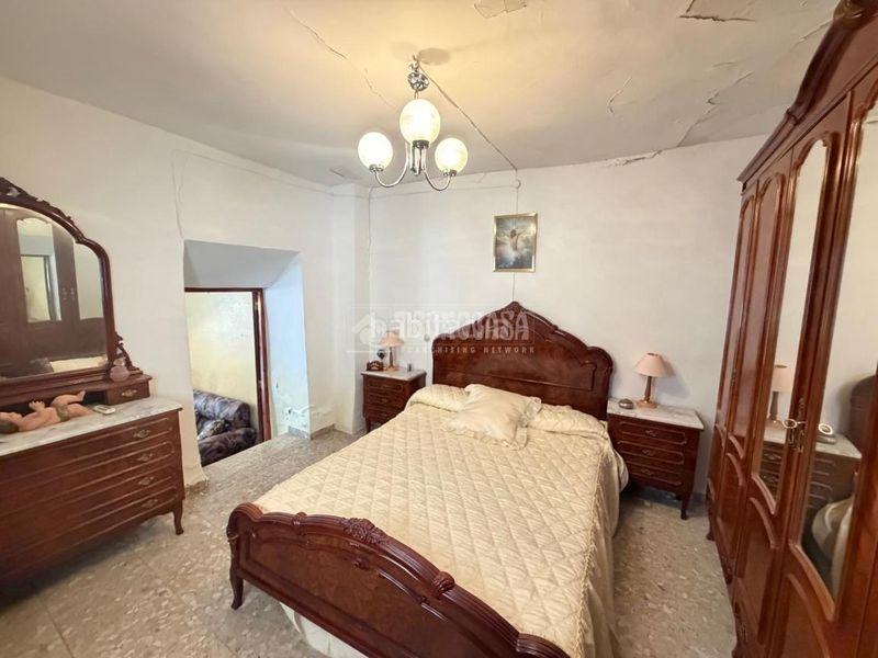 Foto eea2d8f2-781a-42eb-82e0-2f4ad7274bb4. Casa aparellada a Martos