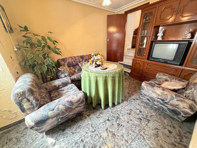 Foto fb744588-8e49-4363-9c8b-cfa513f87441. Casa aparellada a Martos