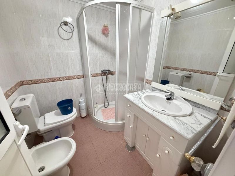Foto 5210e484-10ba-4617-b0dd-882ccb41c0de. Casa aparellada amb calefacció a Martos