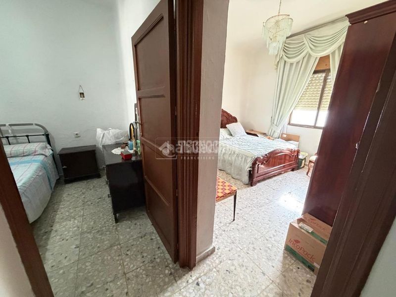 Foto 6d8517e3-1fd0-4cab-b788-915fa2f053f5. Casa aparellada amb calefacció a Martos