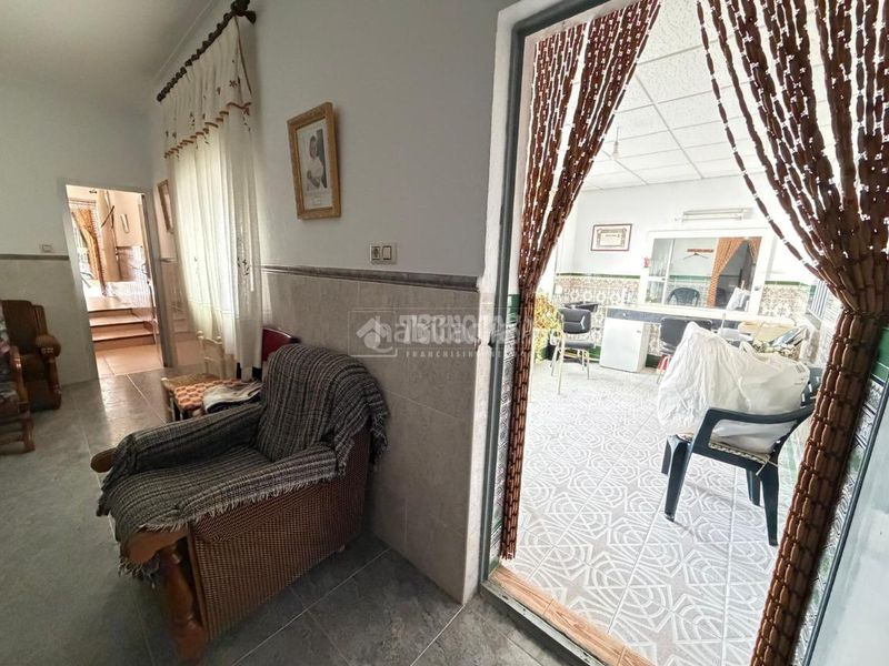 Foto b54cb8e3-bb5e-421e-a1cd-918dcadd14f9. Casa aparellada amb calefacció a Martos