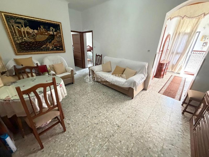Foto d7ed21b6-e27c-4a42-ace5-1b23c1d6ad29. Casa aparellada amb calefacció a Martos