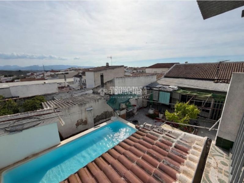 Foto f6a3bb57-9f08-4a94-a960-952684d7d6a8. Casa aparellada amb calefacció a Martos