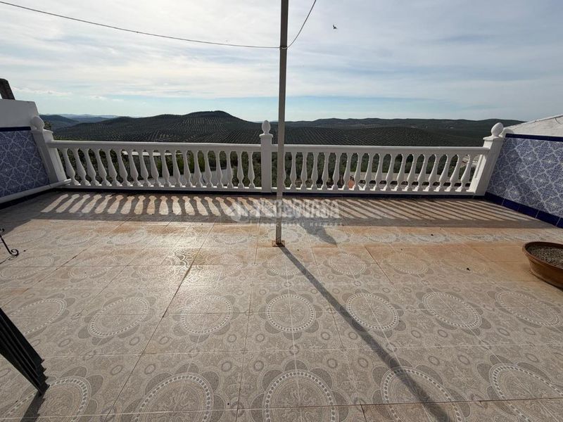 Foto 11c7bded-9dec-4f23-ab23-867352b40084. Casa aparellada a Alcaudete