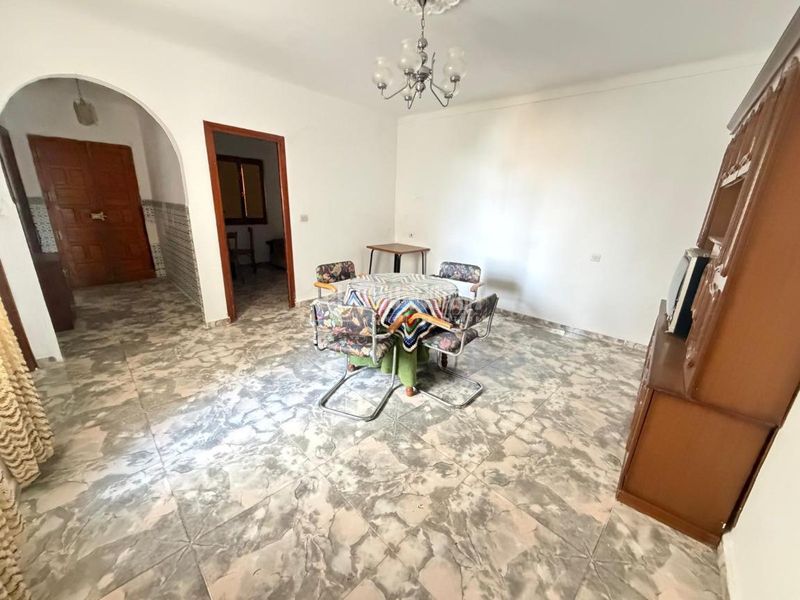 Foto d660497e-4462-44e0-af68-5240dac93098. Casa aparellada a Alcaudete