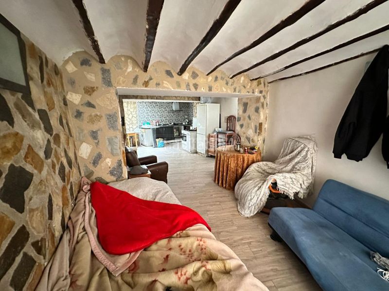 Foto 13ce1854-8367-4b05-aa13-58180074f5ba. Casa aparellada a Martos