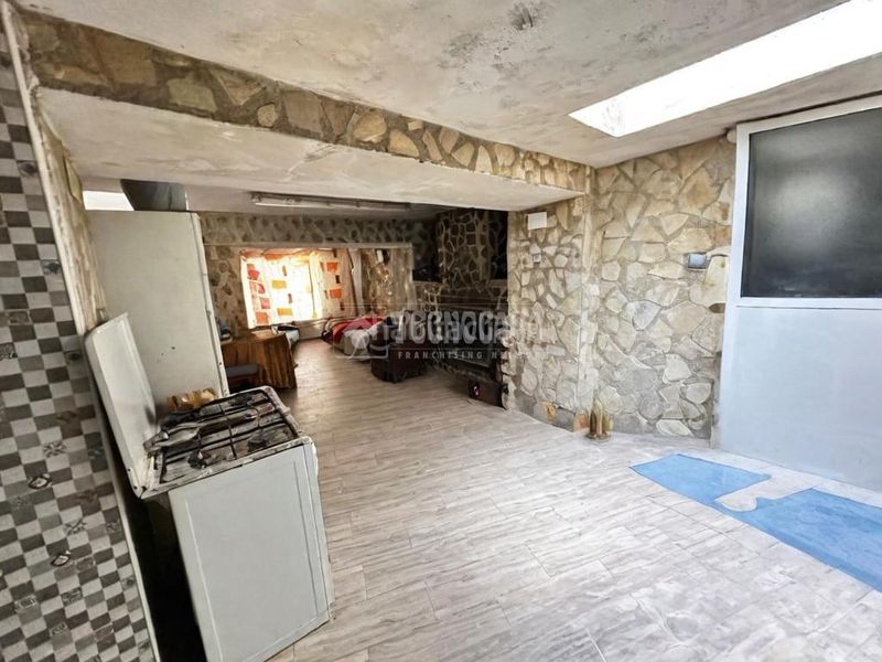 Foto 1b3cc112-83e0-45ea-aa6c-8ea63f8b7a43. Casa aparellada a Martos