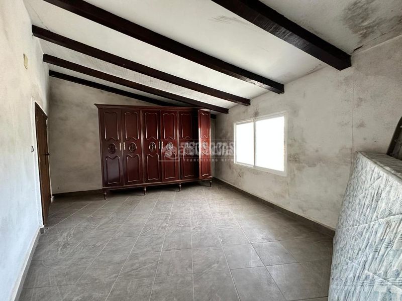 Foto 753b3a3f-6125-4dbe-b39a-7523ac656273. Casa aparellada a Martos